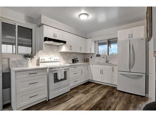 93 Christopher Drive, Cambridge, ON - Indoor Photo Showing Kitchen