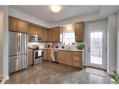 8 Cheltenham Mews, Kitchener, ON - Indoor Photo Showing Kitchen