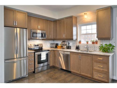 8 Cheltenham Mews, Kitchener, ON - Indoor Photo Showing Kitchen With Double Sink