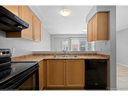 38-535 Margaret Street, Cambridge, ON - Indoor Photo Showing Kitchen With Double Sink