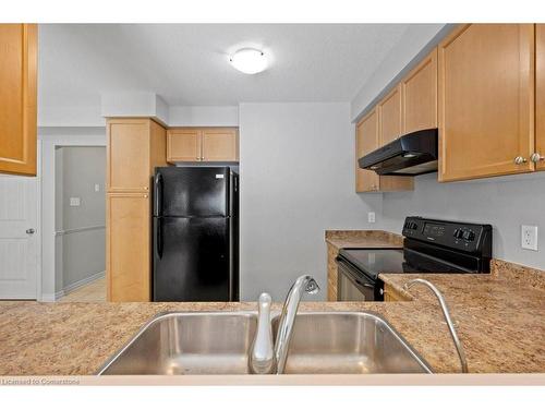 38-535 Margaret Street, Cambridge, ON - Indoor Photo Showing Kitchen With Double Sink