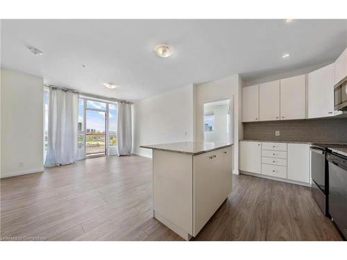 1009-104 Garment Street, Kitchener, ON - Indoor Photo Showing Kitchen