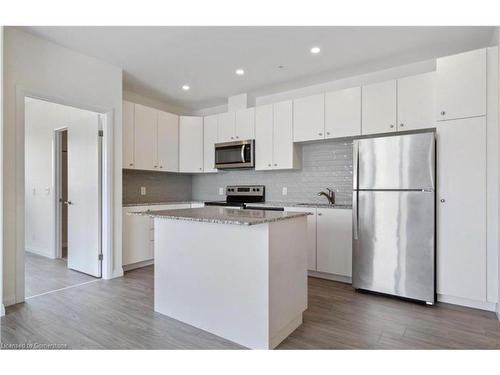 1009-104 Garment Street, Kitchener, ON - Indoor Photo Showing Kitchen With Upgraded Kitchen