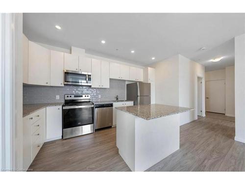 1009-104 Garment Street, Kitchener, ON - Indoor Photo Showing Kitchen With Upgraded Kitchen