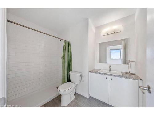 1009-104 Garment Street, Kitchener, ON - Indoor Photo Showing Bathroom