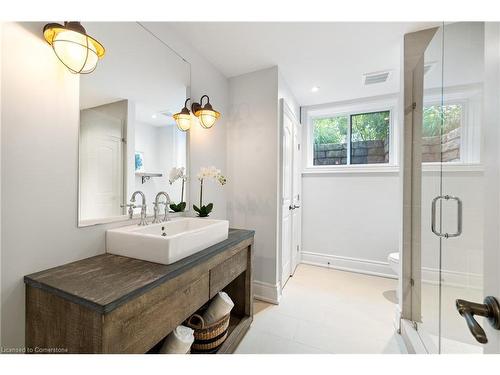 1992 Kilgorman Way, London, ON - Indoor Photo Showing Bathroom