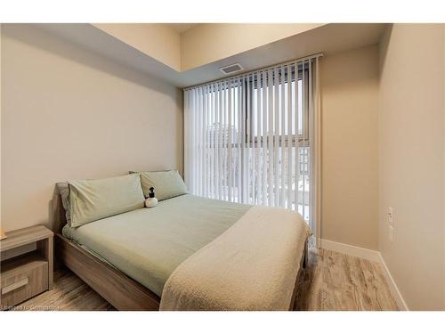 618-257 Hemlock Street, Waterloo, ON - Indoor Photo Showing Bedroom