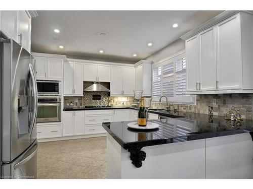 56 Henwood Drive, Cambridge, ON - Indoor Photo Showing Kitchen With Upgraded Kitchen