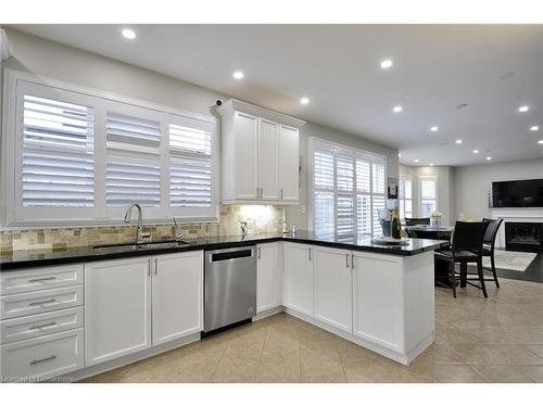 56 Henwood Drive, Cambridge, ON - Indoor Photo Showing Kitchen With Upgraded Kitchen