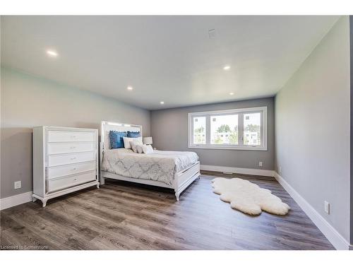 151 Cityview Drive N, Guelph, ON - Indoor Photo Showing Bedroom