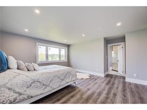 151 Cityview Drive N, Guelph, ON - Indoor Photo Showing Bedroom