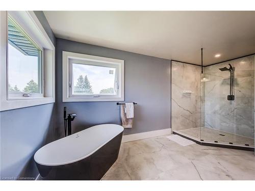 151 Cityview Drive N, Guelph, ON - Indoor Photo Showing Bathroom