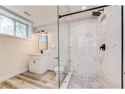 151 Cityview Drive N, Guelph, ON - Indoor Photo Showing Bathroom