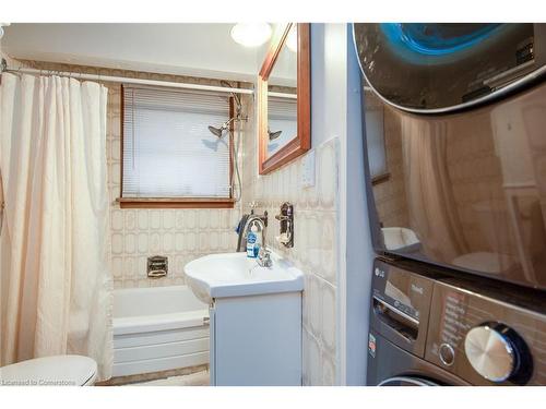 20 Delmar Boulevard, Guelph, ON - Indoor Photo Showing Bathroom