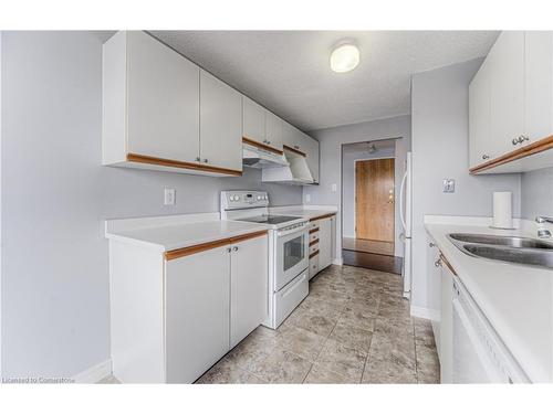 509-55 Blue Springs Drive, Waterloo, ON - Indoor Photo Showing Kitchen