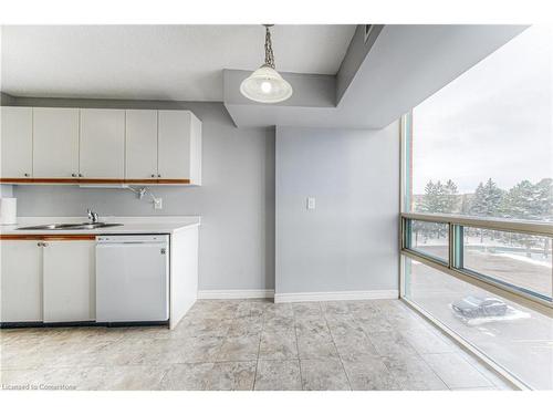 509-55 Blue Springs Drive, Waterloo, ON -  Photo Showing Kitchen