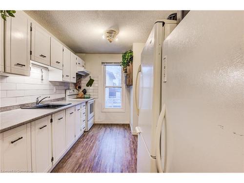 16-249 Cedarbrae Avenue, Waterloo, ON - Indoor Photo Showing Kitchen