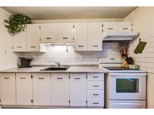 16-249 Cedarbrae Avenue, Waterloo, ON - Indoor Photo Showing Kitchen