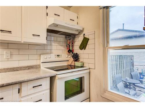 16-249 Cedarbrae Avenue, Waterloo, ON - Indoor Photo Showing Kitchen