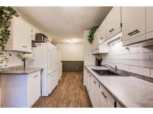 16-249 Cedarbrae Avenue, Waterloo, ON - Indoor Photo Showing Kitchen