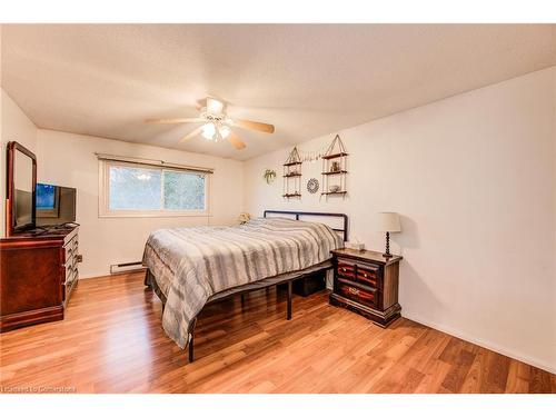 16-249 Cedarbrae Avenue, Waterloo, ON - Indoor Photo Showing Bedroom