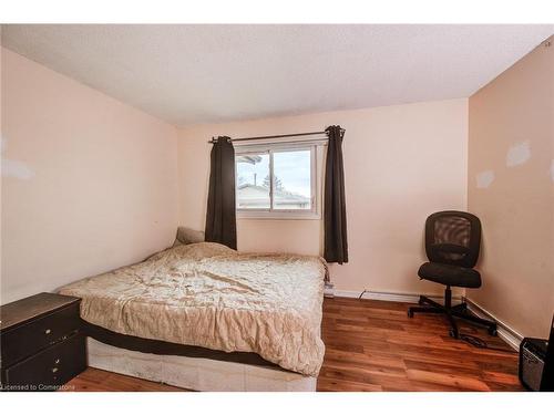 16-249 Cedarbrae Avenue, Waterloo, ON - Indoor Photo Showing Bedroom