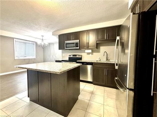 D-94-25 Sienna Street, Kitchener, ON - Indoor Photo Showing Kitchen With Upgraded Kitchen