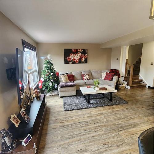 129 Lee Street, Guelph, ON - Indoor Photo Showing Living Room