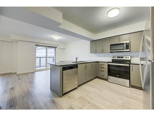 81-219 West Oak Trail, Kitchener, ON - Indoor Photo Showing Kitchen With Stainless Steel Kitchen