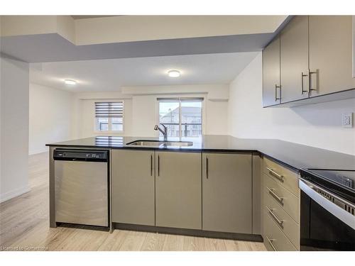 81-219 West Oak Trail, Kitchener, ON - Indoor Photo Showing Kitchen