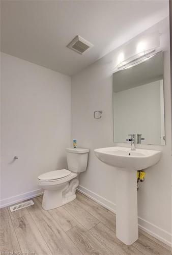 81-219 West Oak Trail, Kitchener, ON - Indoor Photo Showing Bathroom