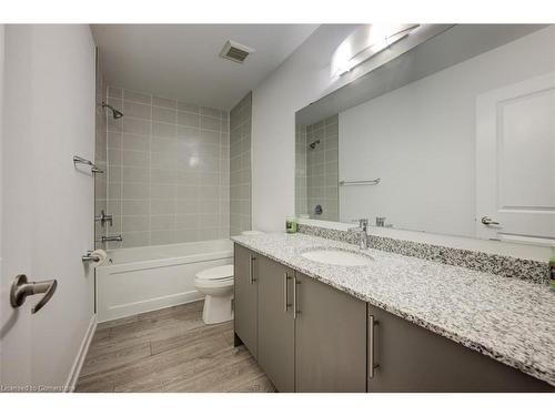 81-219 West Oak Trail, Kitchener, ON - Indoor Photo Showing Bathroom