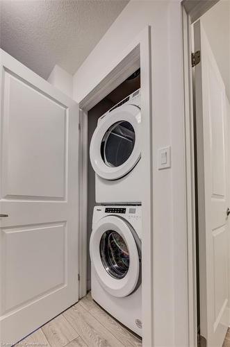 81-219 West Oak Trail, Kitchener, ON - Indoor Photo Showing Laundry Room