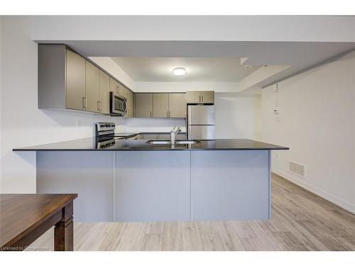 81-219 West Oak Trail, Kitchener, ON - Indoor Photo Showing Kitchen