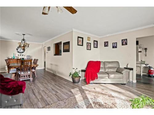 121 Oak Street W, Leamington, ON - Indoor Photo Showing Living Room