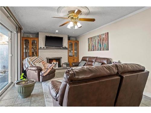 121 Oak Street W, Leamington, ON - Indoor Photo Showing Living Room With Fireplace