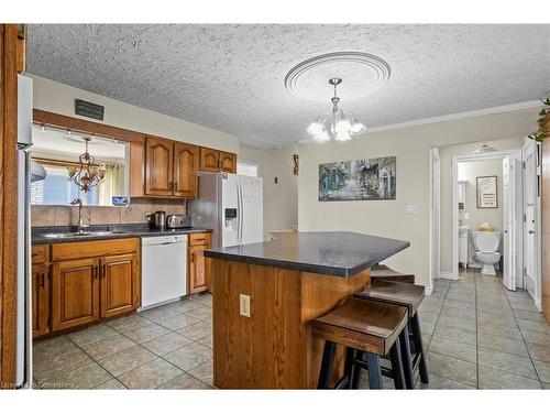 121 Oak Street W, Leamington, ON - Indoor Photo Showing Kitchen With Double Sink