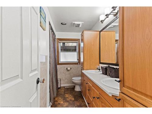 121 Oak Street W, Leamington, ON - Indoor Photo Showing Bathroom