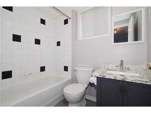 33 Hilltop Drive, Ayr, ON - Indoor Photo Showing Bathroom