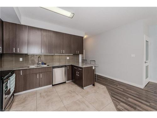 T210-62 Balsam Street, Waterloo, ON - Indoor Photo Showing Kitchen With Stainless Steel Kitchen