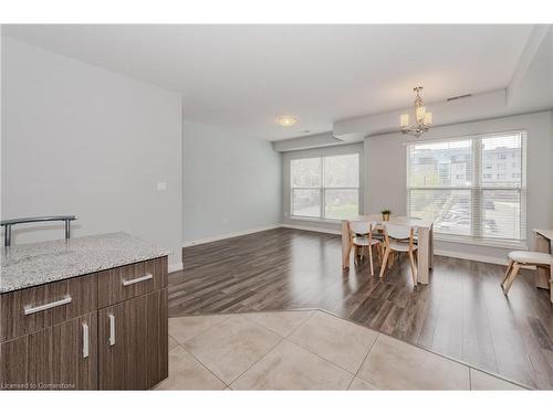 T210-62 Balsam Street, Waterloo, ON - Indoor Photo Showing Dining Room