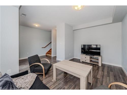 T210-62 Balsam Street, Waterloo, ON - Indoor Photo Showing Living Room