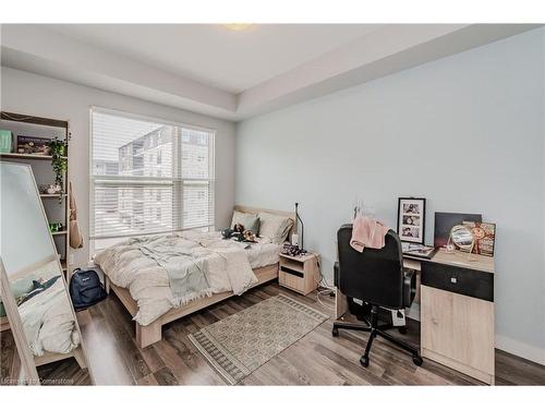 T210-62 Balsam Street, Waterloo, ON - Indoor Photo Showing Bedroom