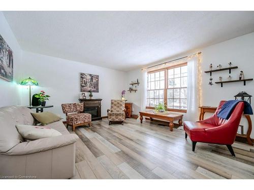 39 Bannockburn Road, Kitchener, ON - Indoor Photo Showing Living Room