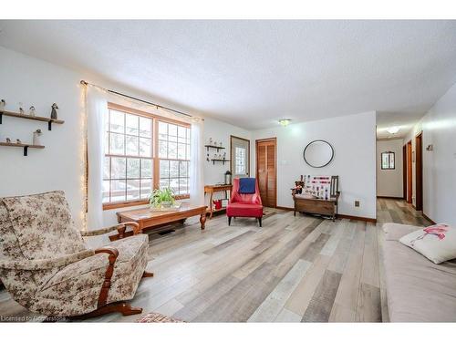 39 Bannockburn Road, Kitchener, ON - Indoor Photo Showing Living Room