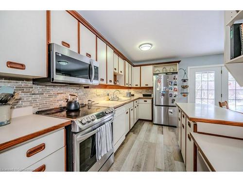 39 Bannockburn Road, Kitchener, ON - Indoor Photo Showing Kitchen