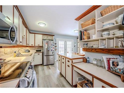 39 Bannockburn Road, Kitchener, ON - Indoor Photo Showing Kitchen