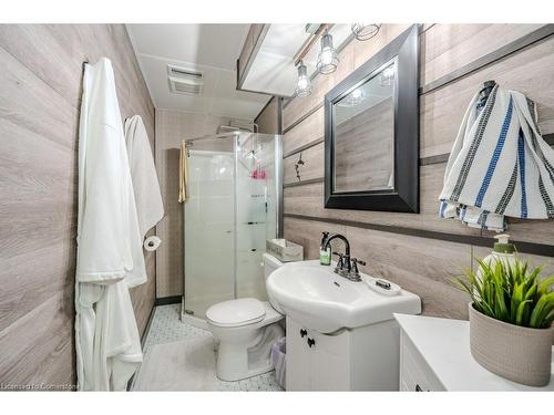 39 Bannockburn Road, Kitchener, ON - Indoor Photo Showing Bathroom