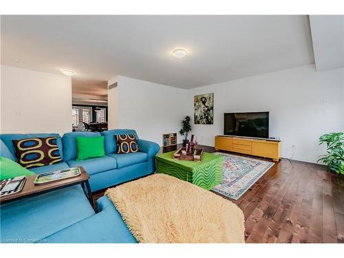 565 Sundew Drive, Waterloo, ON - Indoor Photo Showing Living Room