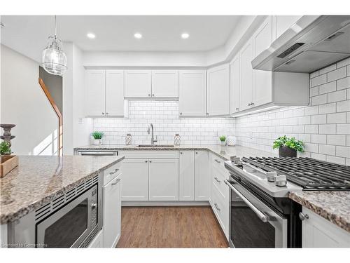 157 Adelaide Street, Kitchener, ON - Indoor Photo Showing Kitchen With Stainless Steel Kitchen With Upgraded Kitchen